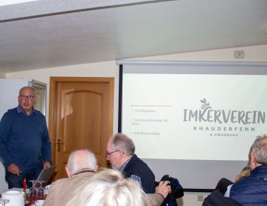 Imkerinnen und Imker aus Ostfriesland treffen sich in Idafehn