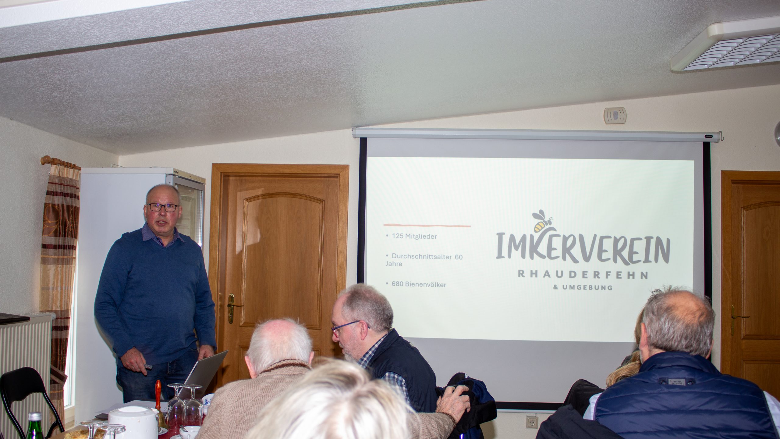 Imkerinnen und Imker aus Ostfriesland treffen sich in Idafehn